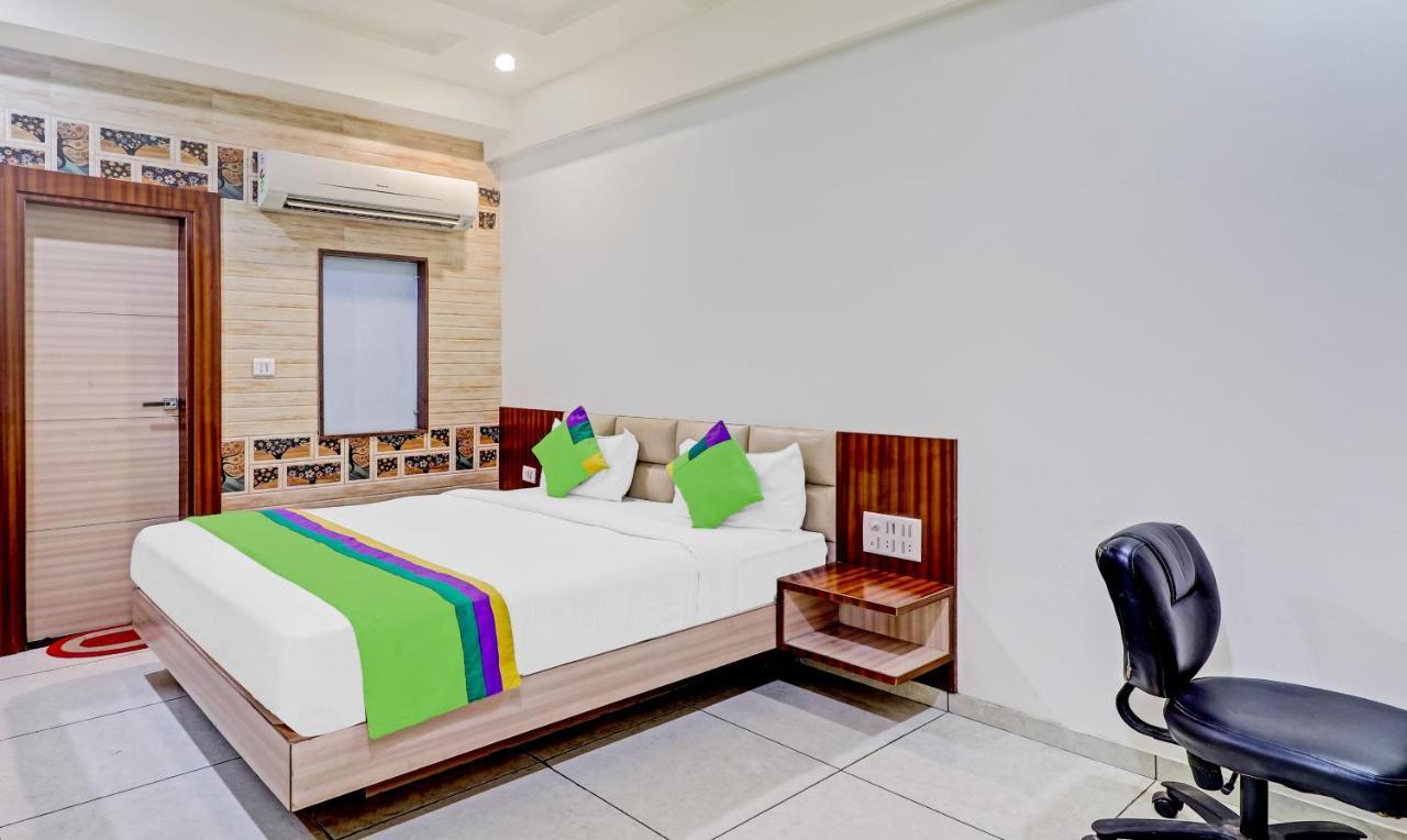 Treebo Taj Dream Hotel Agra  Exterior photo
